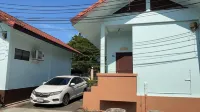 Chumphon Park Resort - parking