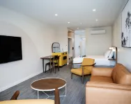 Peninsula Hotel Motel - 3-Star