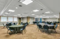 Eastlake Suites Hotel & Conference Center by OYO Urbana - breakfast