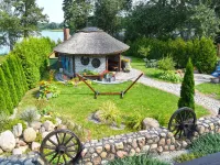 Large House With Private Garden, Right on the Lake -  Privatzimmer