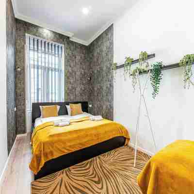The Other Side - Spacious 3BR with Jacuzzi and Private Sauna Rooms