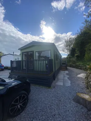 Coworth Deluxe Cabin With Garden