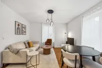 Modern 2 Bdr-flat top Location - Wifi