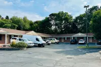 Comfort Inn & Suites Sturbridge-Brimfield - parking