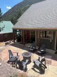 5 bd 4 bth, AC, fireplace, hikes, waterfalls, salt water hot tub, walk to town!