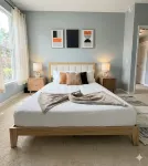 Stylish Friars Rd Retreat w Resort Pool & Elevator - Holiday Apartments