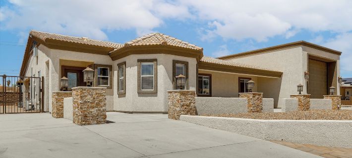 Lake Havasu Desert Oasis: Pool, Spa & RV Garage Hotels in Mohave County
