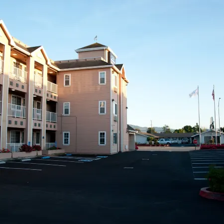 Howard Johnson by Wyndham Salinas