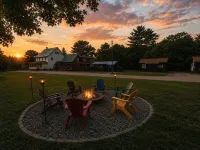 Chalet • Jacuzzi Tub • Nordic Village Pools • Sleeps 7 • Near Storyland & Skiing - Pools