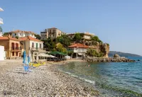Waveside Sanctuary - Luxurious Seastone Villa - 3-Star