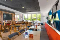 Holiday Inn Express BURTON UPON TRENT by IHG - parkir