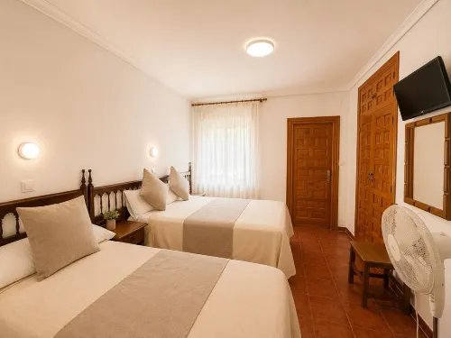 Hostal Bellas - 2-Star