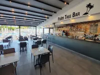 Bohemian Gardens Hotel - bar