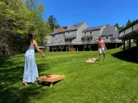 White Mountain and Foliage Basecamp • 4Br Sleeps 8 • AC & Walk to Downtown - 民泊