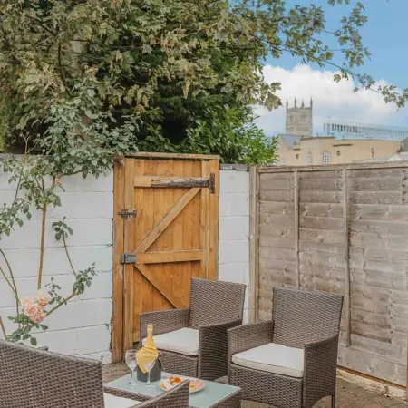 Cotswolds / 2BD / 1 Bath / Garden / City Centre