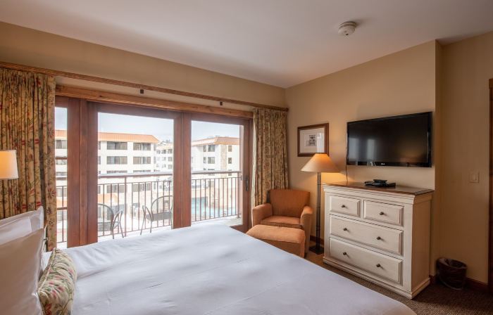 Updated 1 Bedroom in Mountaineer Square Condo - No Cleaning Fee! by RedAwning