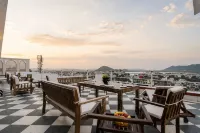 Raj Kuber - A Boutique Lake View Hotel - Boutique