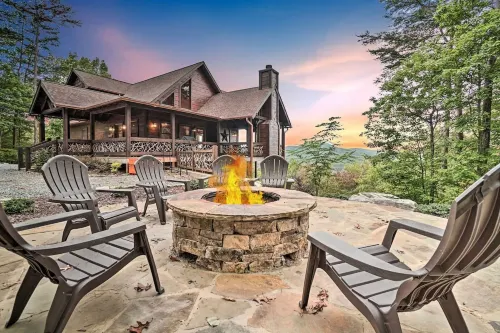 Long-range Views Game Room Fire Pit Pets - Jacuzzi