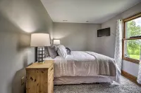 'Blue Moon Cottage' w/ Amazing Views of 5 Counties - parking