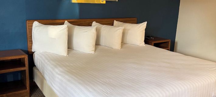 Golden Eagle Inn Отели в г. Джексон