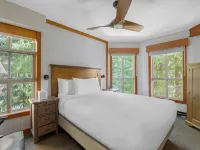 Hilton Grand Vacations Club Whistler Hotels near Emerald Express