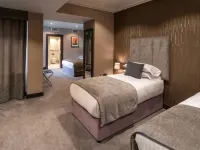 DoubleTree by Hilton Belfast City Ten Square Hotels near Big Fish