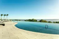 Marriott Corrientes - Pools