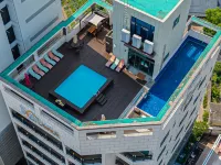 S-STAY PENSION - สระว่ายน้ำบนดาดฟ้า