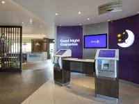 Premier Inn Glasgow Braehead Hotels near Pollock House