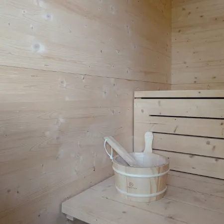 REMISE ground floor: Garden apartment with wood-burning stove, terrace and water access