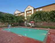 Red Roof PLUS+ Austin South – Airport - Pool