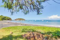 Sunny 2Br: Balcony, Pool, Kitchen, Walk to Beach - parking