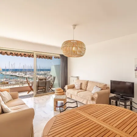 Menton Garavan 2BR by the sea Parking