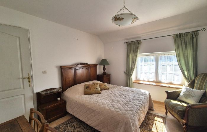 Spacious Family Home Near the Sea