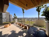 Artistic Urban Apt Santa Elvira | Terrace & WiFi - 游泳池