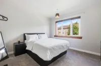 The Milburn-sleeps6-enclosedgarden-nearglasgow - 2-Star