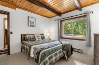Loose Moose Lodge – Family Chalet, Fireplace, Ski! - Balkoner