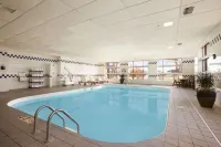 Baymont by Wyndham Sioux Falls Near West 41st Street - Pools