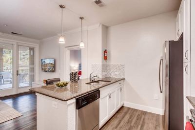 Other #1 Location - Fast Wifi - Work Area - 2Br/2.5 Bath - Free Parking (FV1) Photo