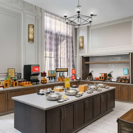 Hampton Inn & Suites Baltimore-Inner Harbor