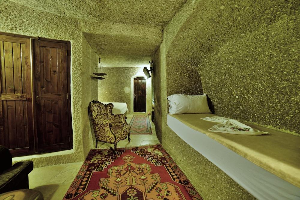 Grand Cave Suites