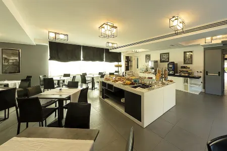 Best Western JFK Hotel Отели рядом с достопримечательностью «Mostra d'Oltremare»