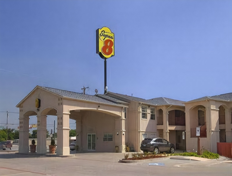 Super 8 by Wyndham Forney/East Dallas