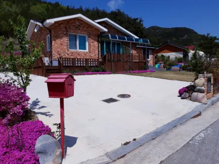 Buan Sanmaru Bed & Breakfast Pension Отели в г. Пуан