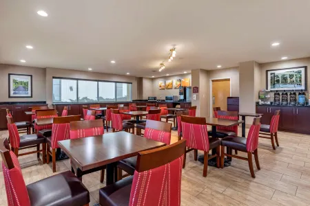 Comfort Suites Florence Shoals Area Отели в г. Флоренс