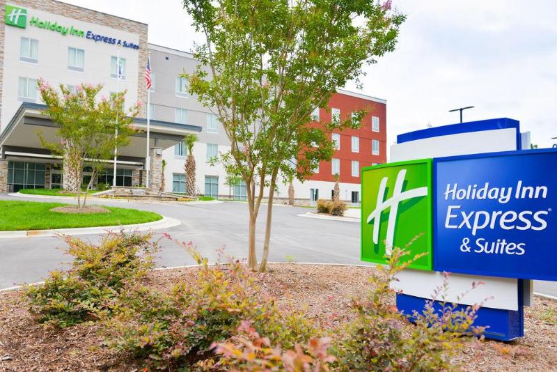 Holiday Inn Express & Suites - Charlotte Airport, an Ihg Hotel