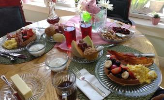 The Iron Gate Inn - Housity