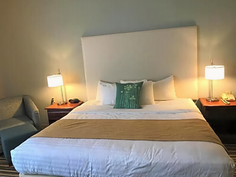 Best Western Plus New England Inn & Suites