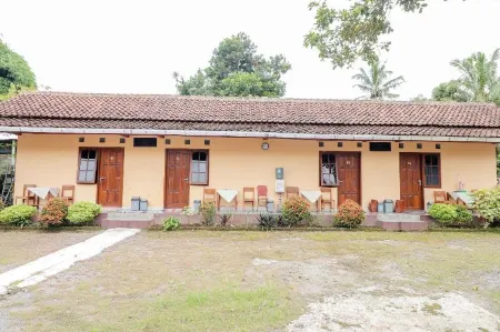 Penginapan Roro Mendut Syariah Отели в г. Muntilan