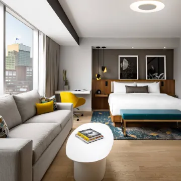 HUMANITI HOTEL MONTREAL, AUTOGRAPH COLLECTION Отели рядом с достопримечательностью «Кинотеатр Экс-Сентрис»
